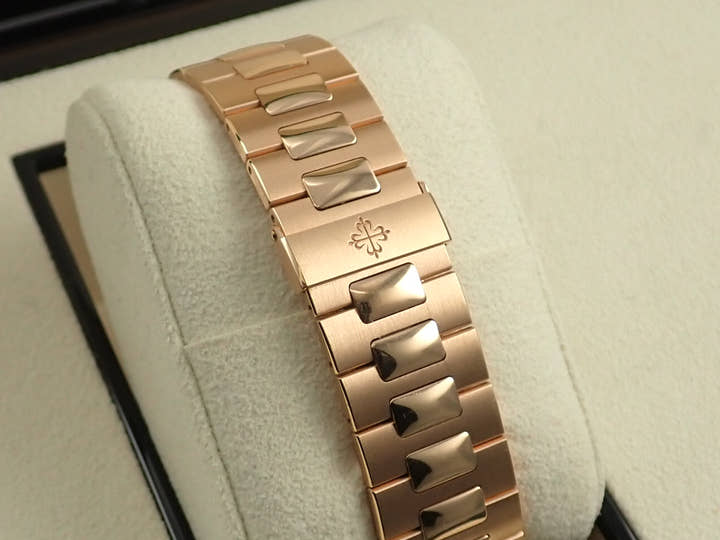 パテックフィリップ ノーチラス Ref.5711/1R-001 ローズゴールド ブラウン・ブラック・グラデーション文字盤