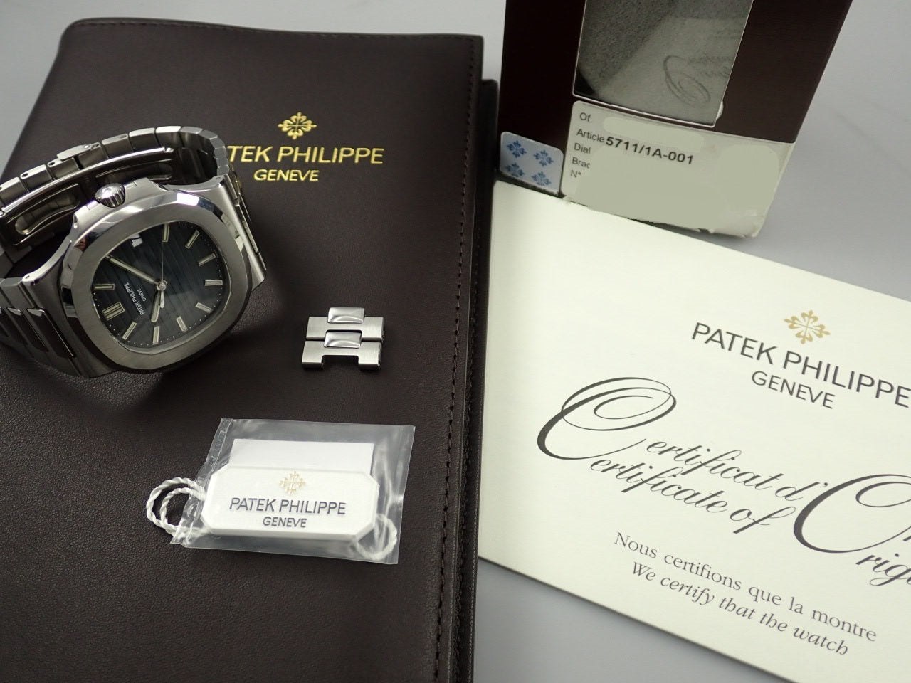 Patek Philippe Nautilus &lt;Warranty and other details&gt;