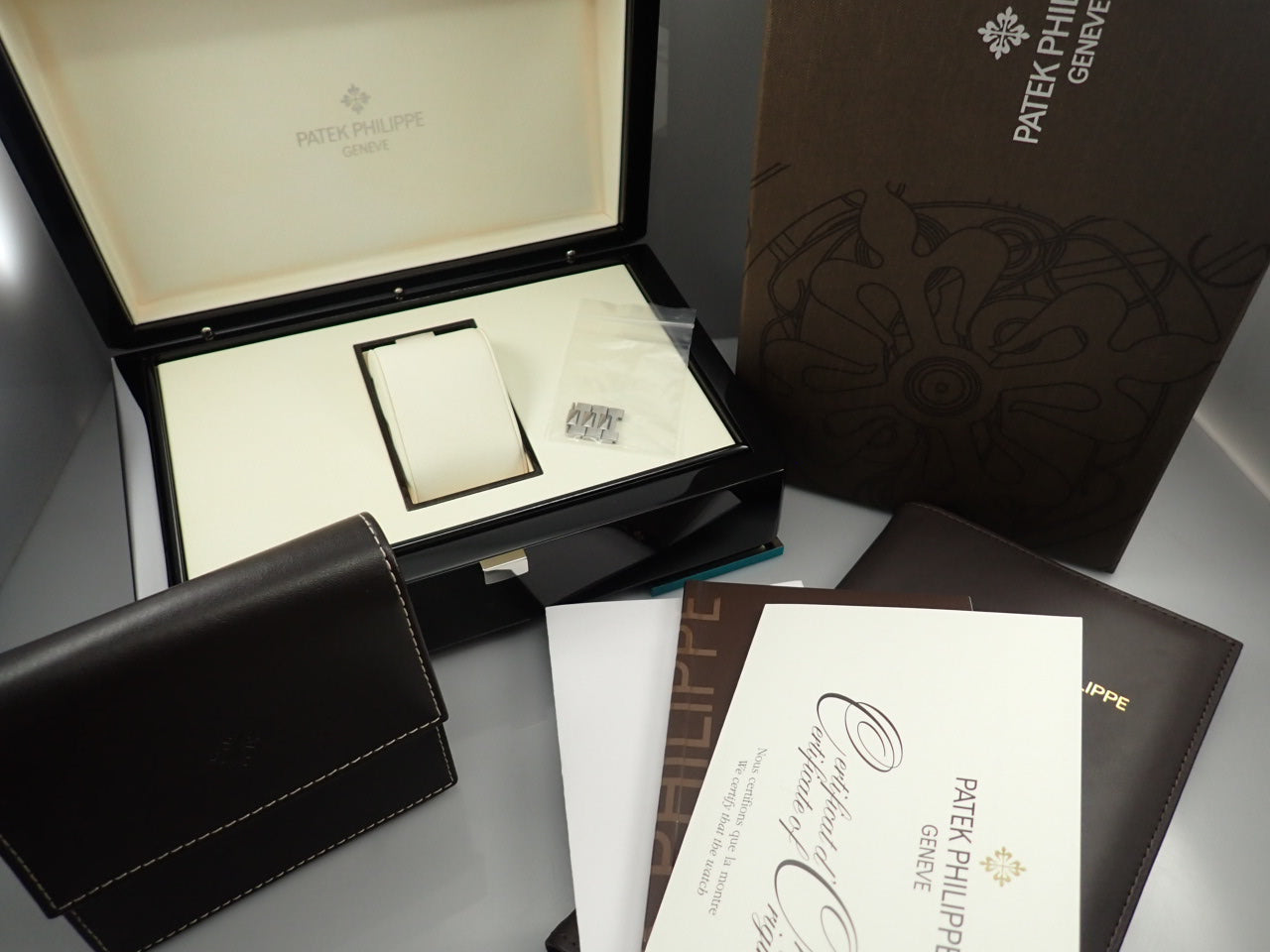 Patek Philippe Nautilus &lt;Warranty box and other details&gt;