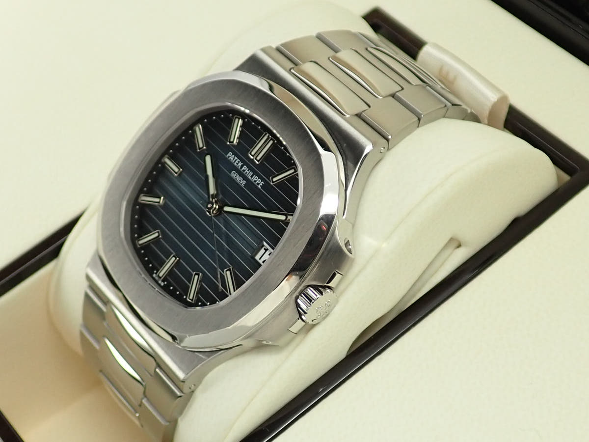 パテックフィリップ ノーチラス Ref.5711/1A-010 ブルー文字盤 美品 95H6LPJX