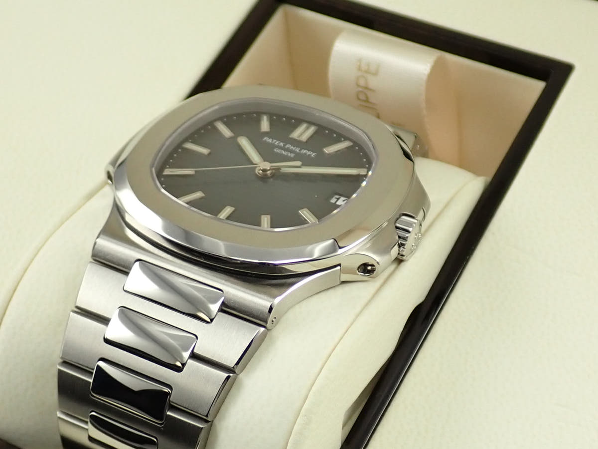 パテックフィリップ ノーチラス Ref.5711/1A-010 ブルー文字盤 美品 95H6LPJX