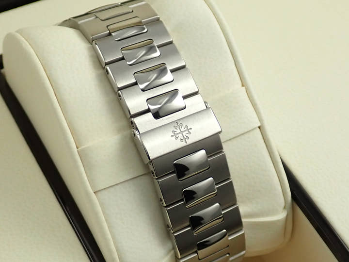 Patek Philippe Nautilus <Warranty box and other details>