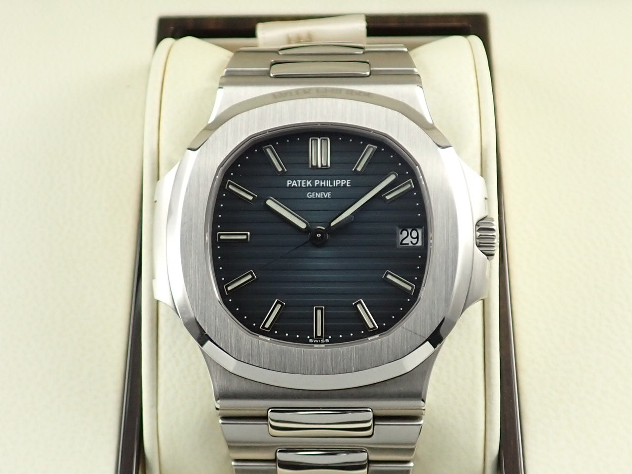 Patek Philippe Nautilus &lt;Warranty box and other details&gt;