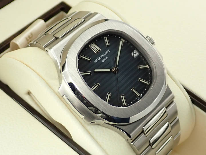 パテックフィリップ ノーチラス Ref.5711/1A-001 ステンレススチール ブルー文字盤