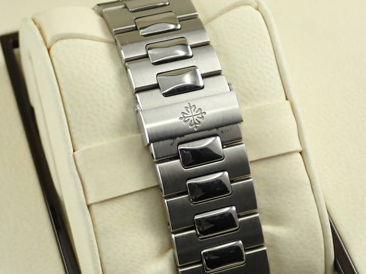 パテックフィリップ ノーチラス Ref.5711/1A-001 ステンレススチール ブルー文字盤