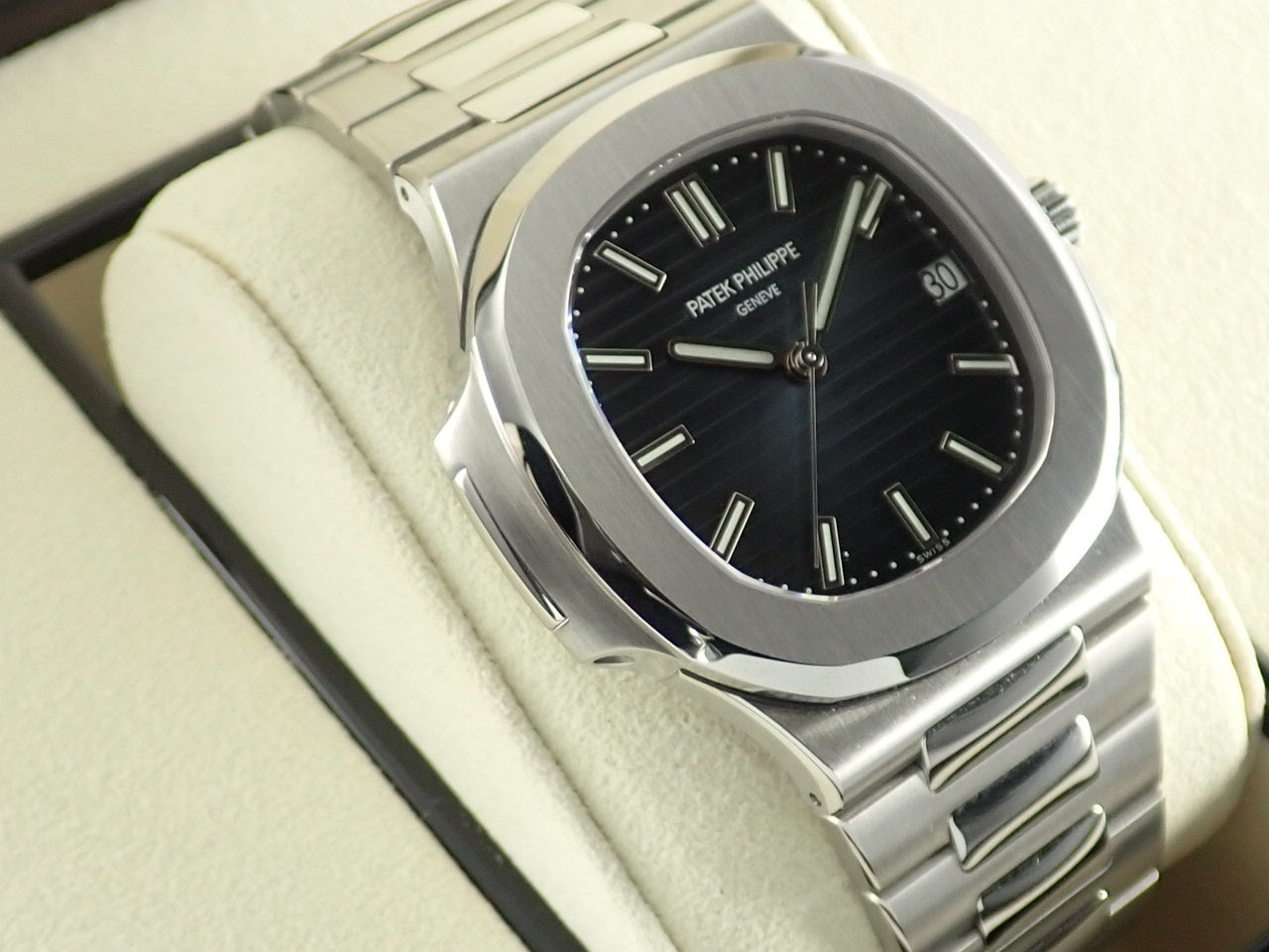 Patek Philippe Nautilus &lt;Warranty box etc.&gt;