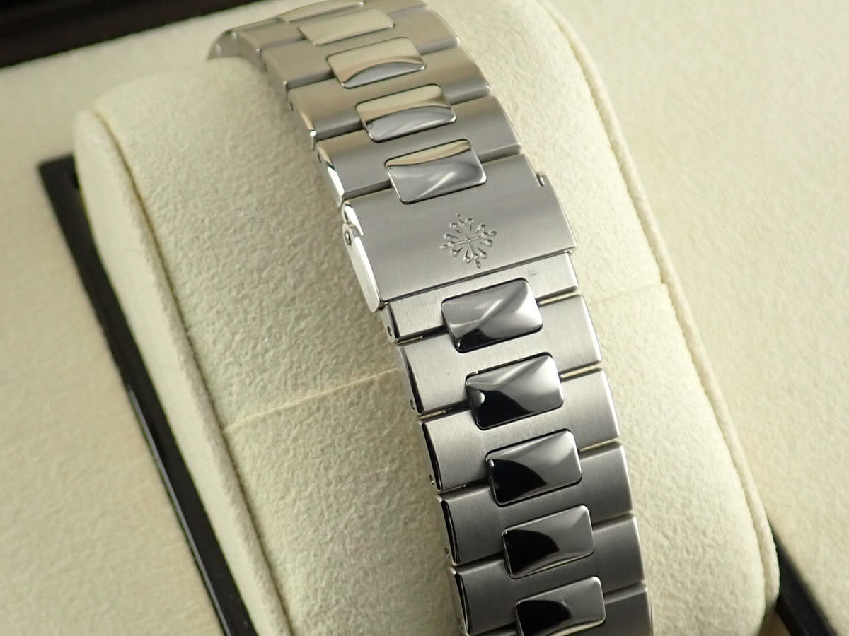 パテックフィリップ ノーチラス Ref.5711/1A-010 ブルー文字盤 未使用 5RZP3928