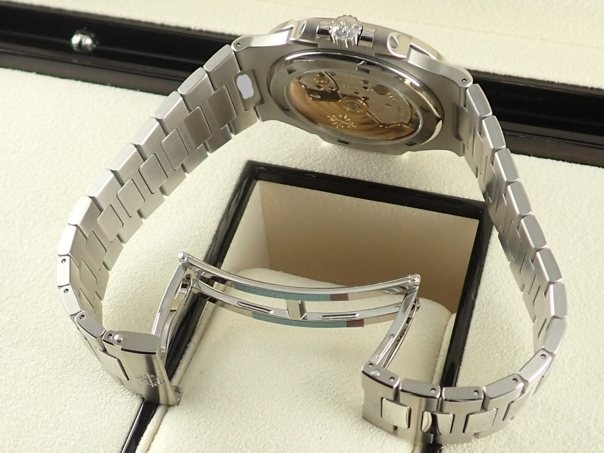 パテックフィリップ ノーチラス Ref.5711/1A-010 ブルー文字盤 未使用 5RZP3928