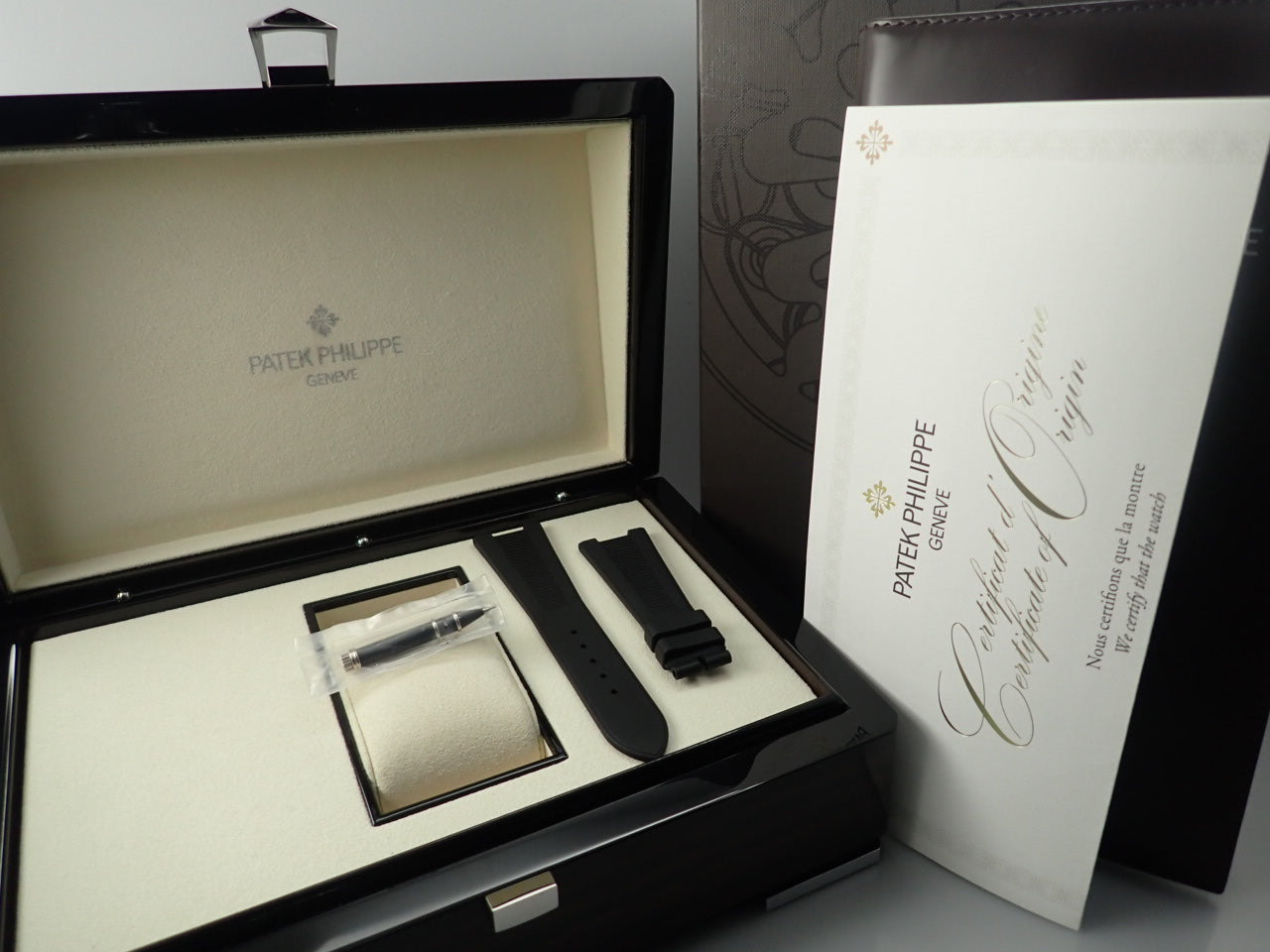 Patek Philippe Nautilus Annual Calendar &lt;Warranty Box and Others&gt;