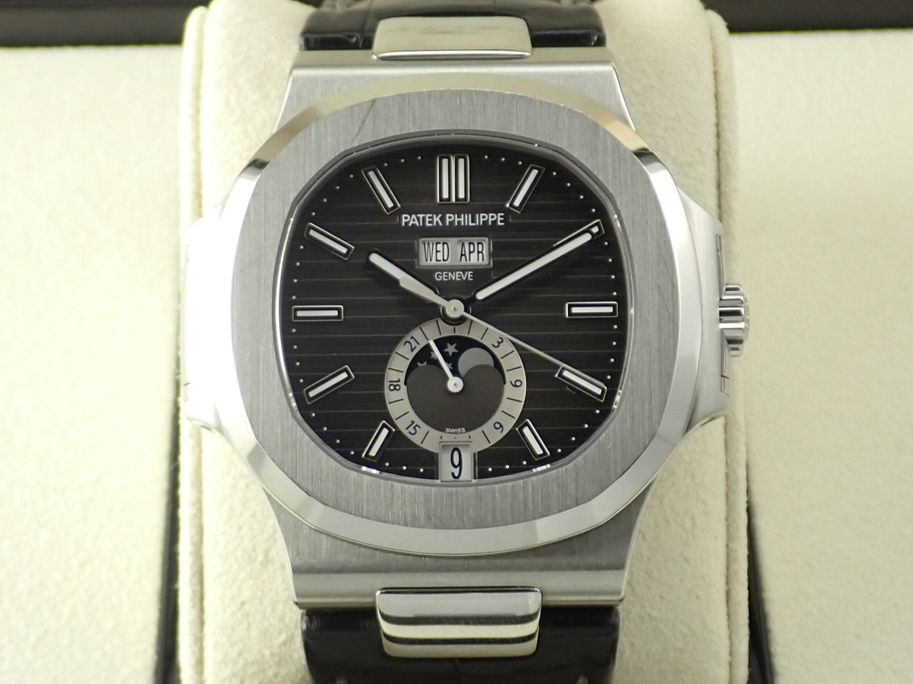 Patek Philippe Nautilus Annual Calendar &lt;Warranty Box and Others&gt;