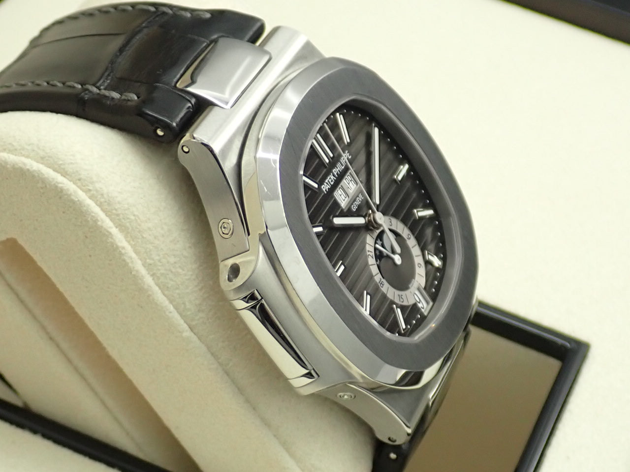 Patek Philippe Nautilus Annual Calendar &lt;Warranty Box and Others&gt;