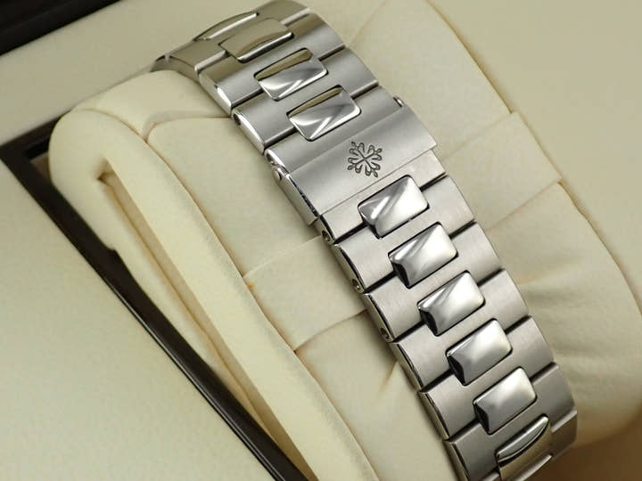 パテックフィリップ ノーチラス クロノグラフ Ref.5980/1A-001 ステンレススチール ブルー文字盤
