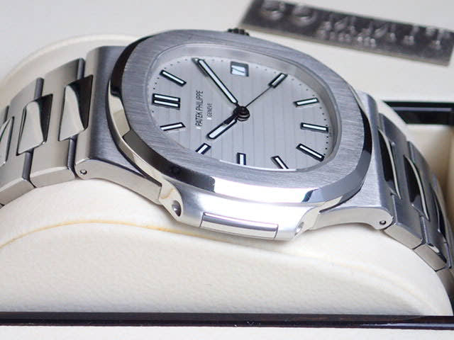 パテックフィリップ ノーチラス Ref.5711/1A ホワイト文字盤 中古 nautilus-19