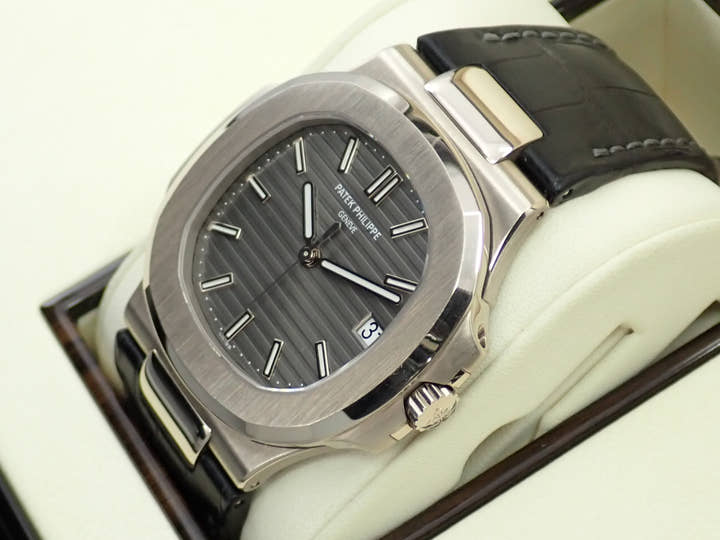 Patek Philippe Nautilus Ref. 5711G-001 White Gold Gray Dial