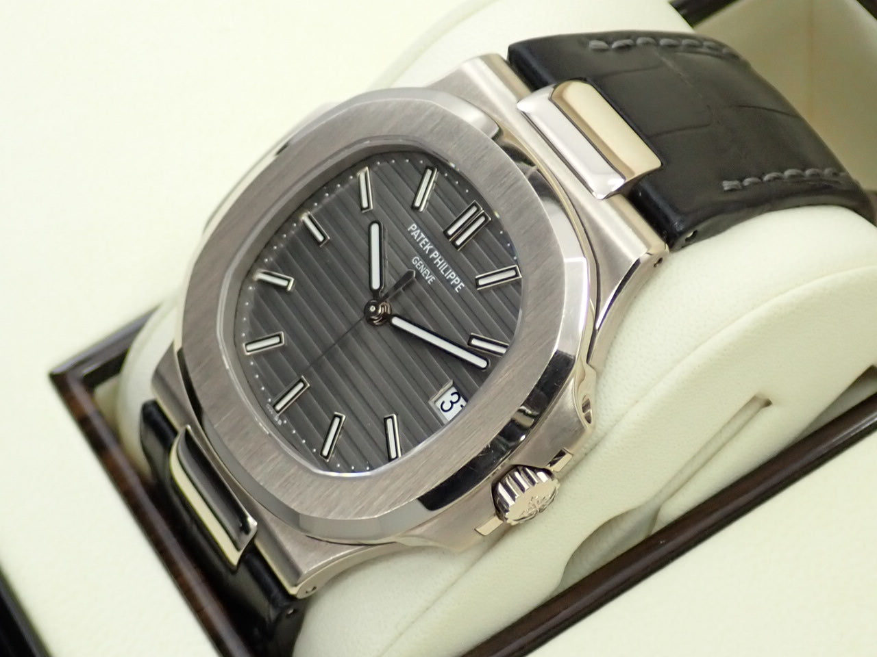 Patek Philippe Nautilus &lt;Warranty, Box, etc.&gt;