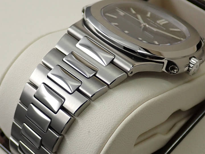 パテックフィリップ ノーチラス Ref.5711/1A-010 ステンレススチール ブルー文字盤