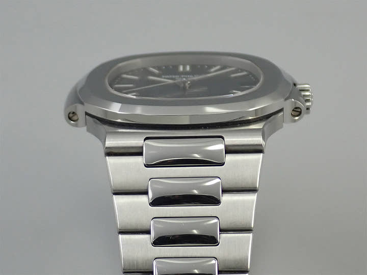 パテックフィリップ ノーチラス Ref.5711/1A-010 ステンレススチール ブルー文字盤