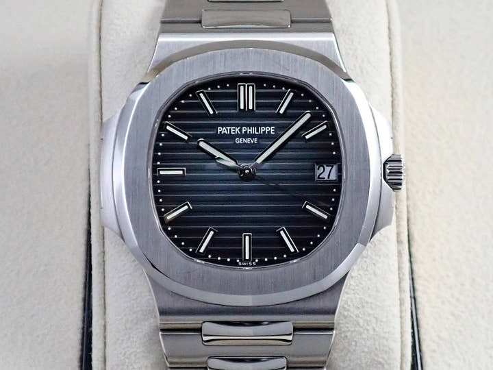 パテックフィリップ ノーチラス Ref.5711/1A-010 ステンレススチール ブルー文字盤