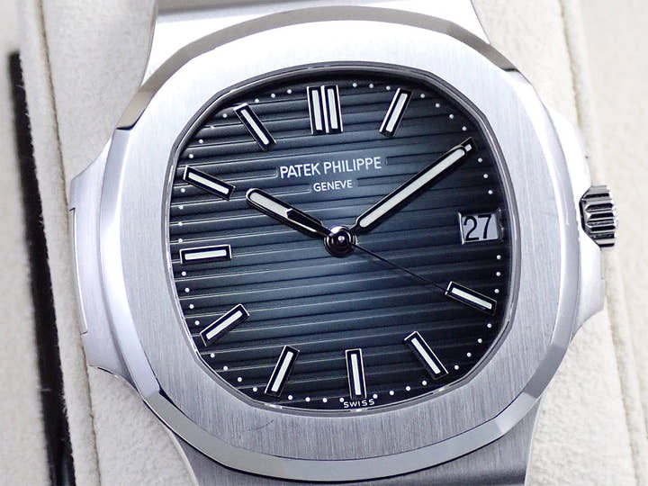 パテックフィリップ ノーチラス Ref.5711/1A-010 ステンレススチール ブルー文字盤