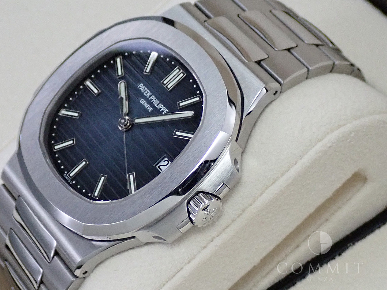 Patek Philippe Nautilus &lt;Warranty and Box&gt;