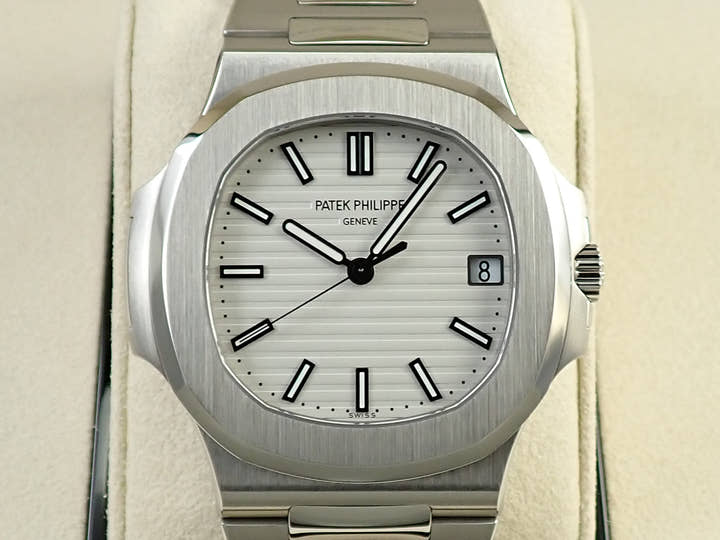 パテックフィリップ ノーチラス Ref.5711/1A-011 ステンレススチール ホワイト文字盤