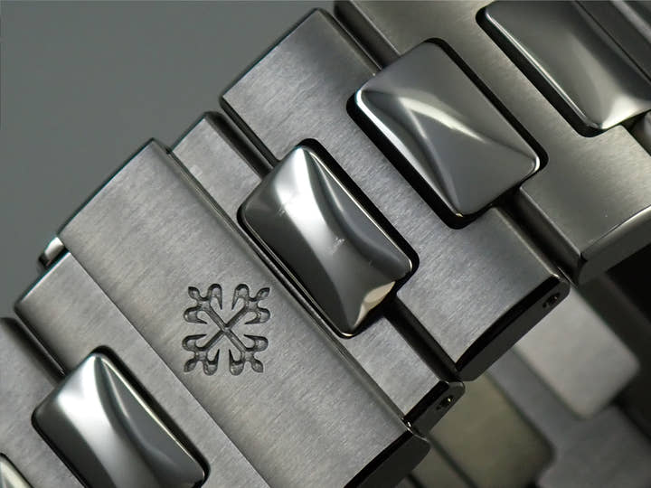 パテックフィリップ ノーチラス Ref.5711/1A-011 ステンレススチール ホワイト文字盤