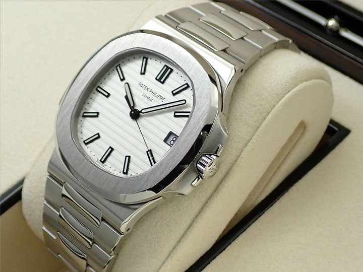 パテックフィリップ ノーチラス Ref.5711/1A-011 ステンレススチール ホワイト文字盤