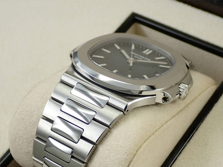 パテックフィリップ ノーチラス Ref.5711/1A-010 ステンレススチール ブルー文字盤
