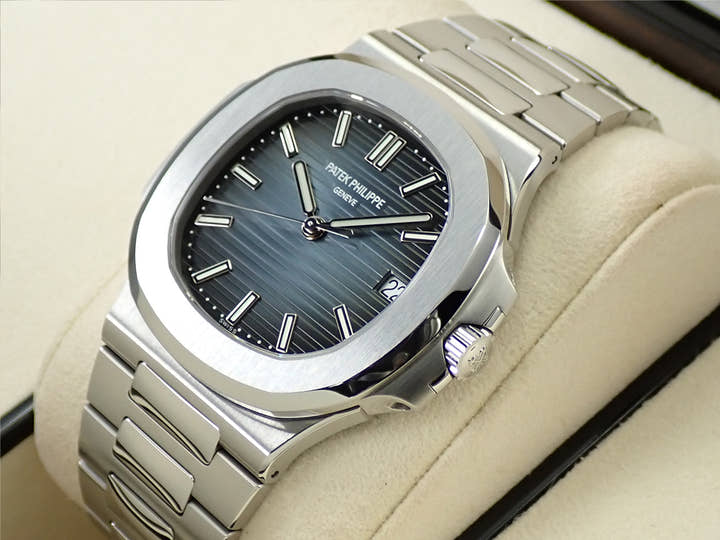 パテックフィリップ ノーチラス Ref.5711/1A-010 ステンレススチール ブルー文字盤