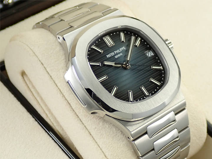 パテックフィリップ ノーチラス Ref.5711/1A-010 ステンレススチール ブルー文字盤