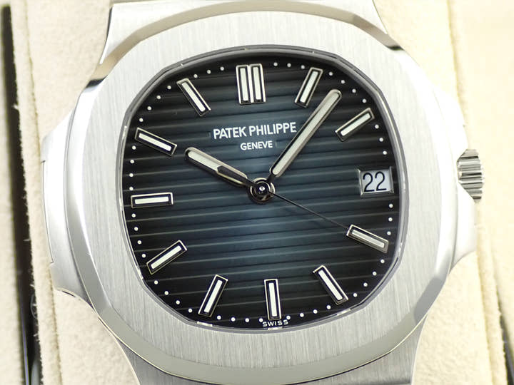 パテックフィリップ ノーチラス Ref.5711/1A-010 ステンレススチール ブルー文字盤