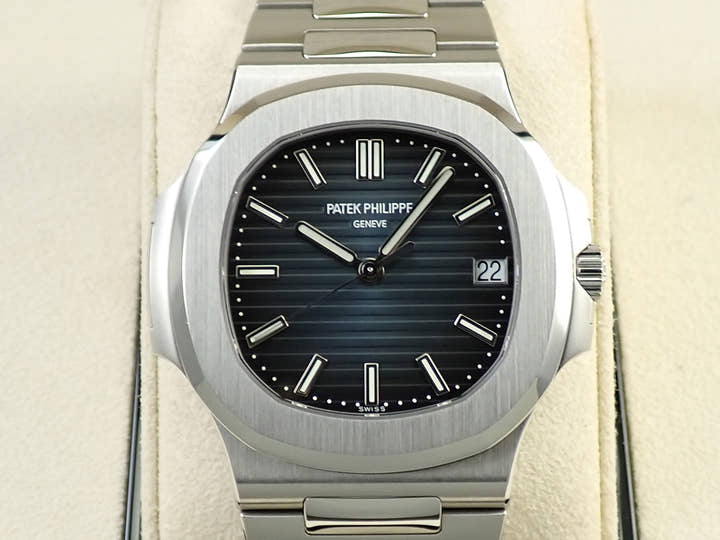 パテックフィリップ ノーチラス Ref.5711/1A-010 ステンレススチール ブルー文字盤