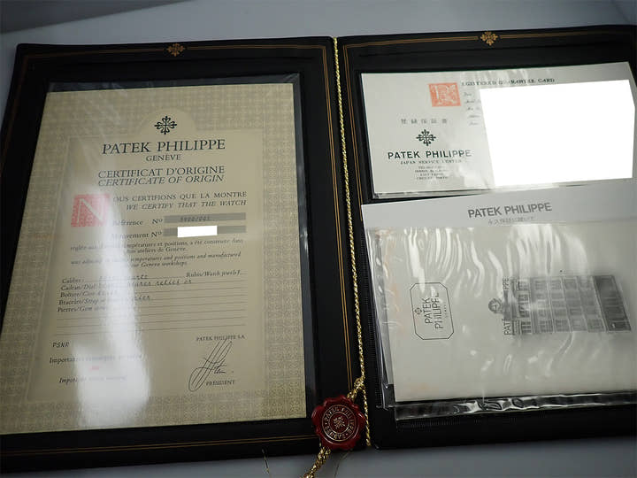 Patek Philippe Nautilus Quartz Ref. 3900/1 White Gold White Dial