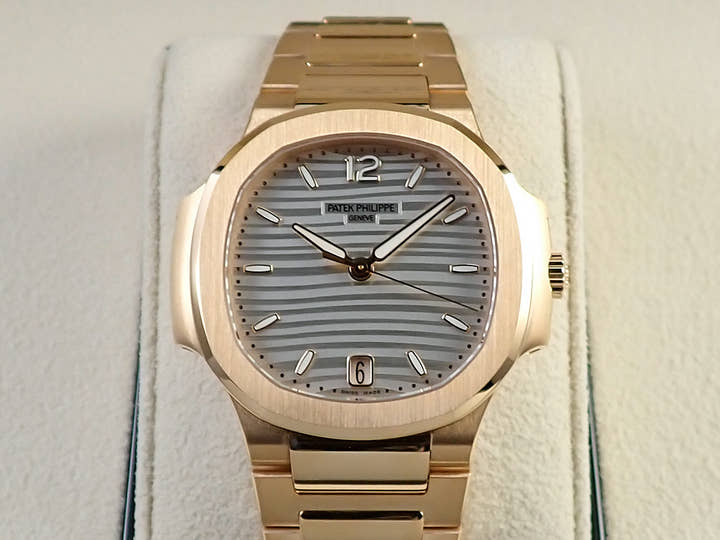 パテックフィリップ ノーチラス Ref.7118/1R-001 ローズゴールド シルバーオパーリン文字盤