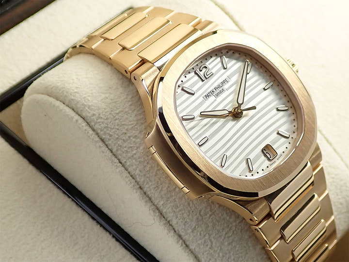 パテックフィリップ ノーチラス Ref.7118/1R-001 ローズゴールド シルバーオパーリン文字盤