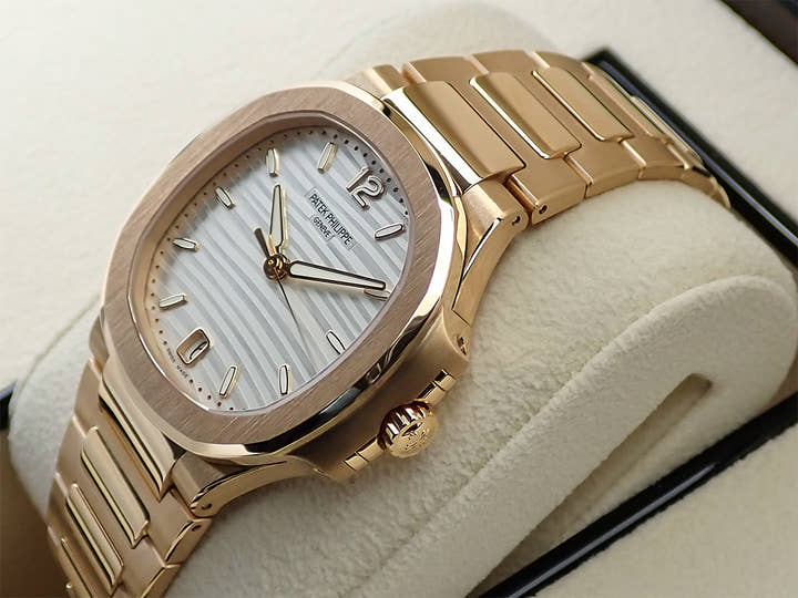 パテックフィリップ ノーチラス Ref.7118/1R-001 ローズゴールド シルバーオパーリン文字盤