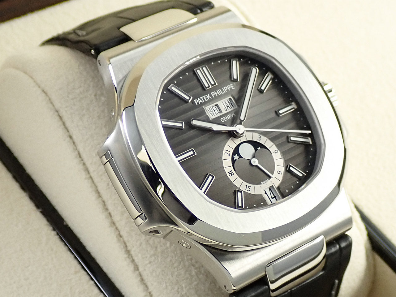 Patek Philippe Nautilus Annual Calendar Moon Phase &lt;Warranty, Box, etc.&gt;