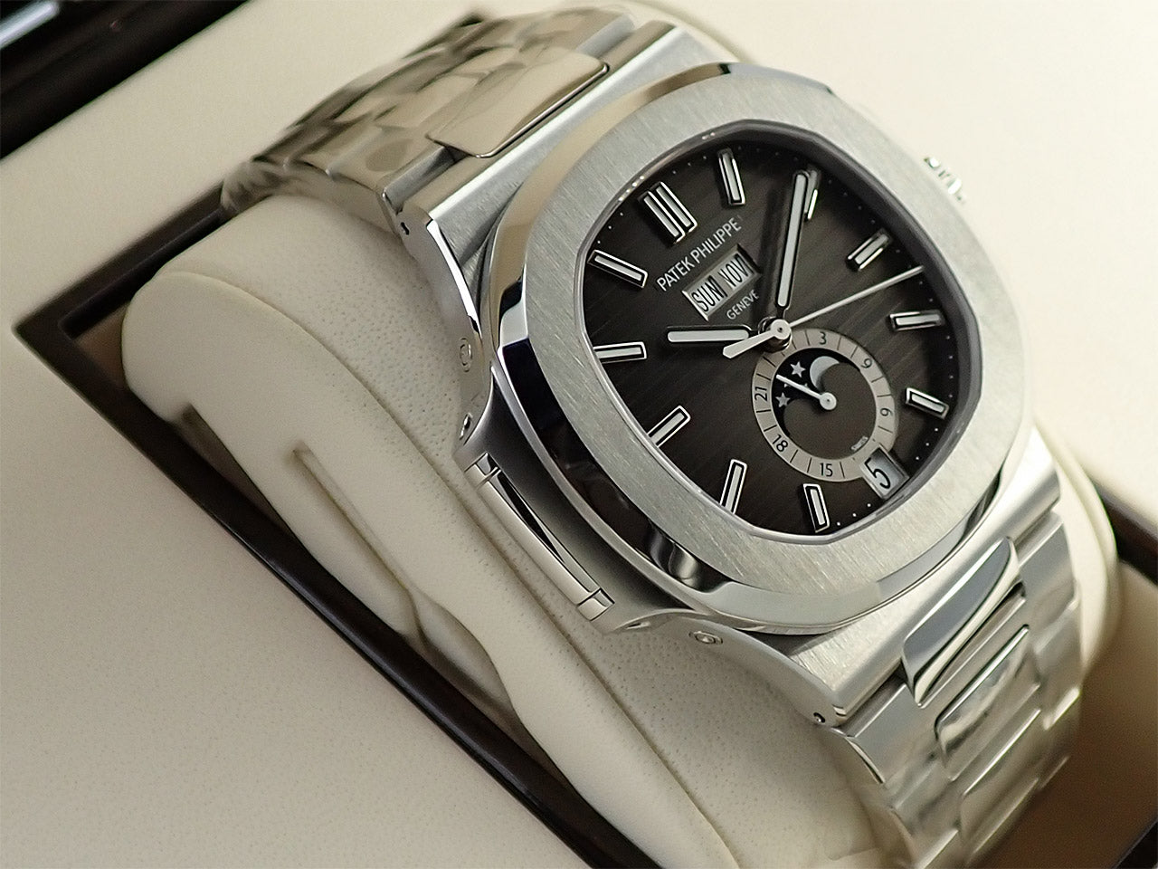 Patek Philippe Nautilus Annual Calendar Moon Phase &lt;Warranty, Box, etc.&gt;