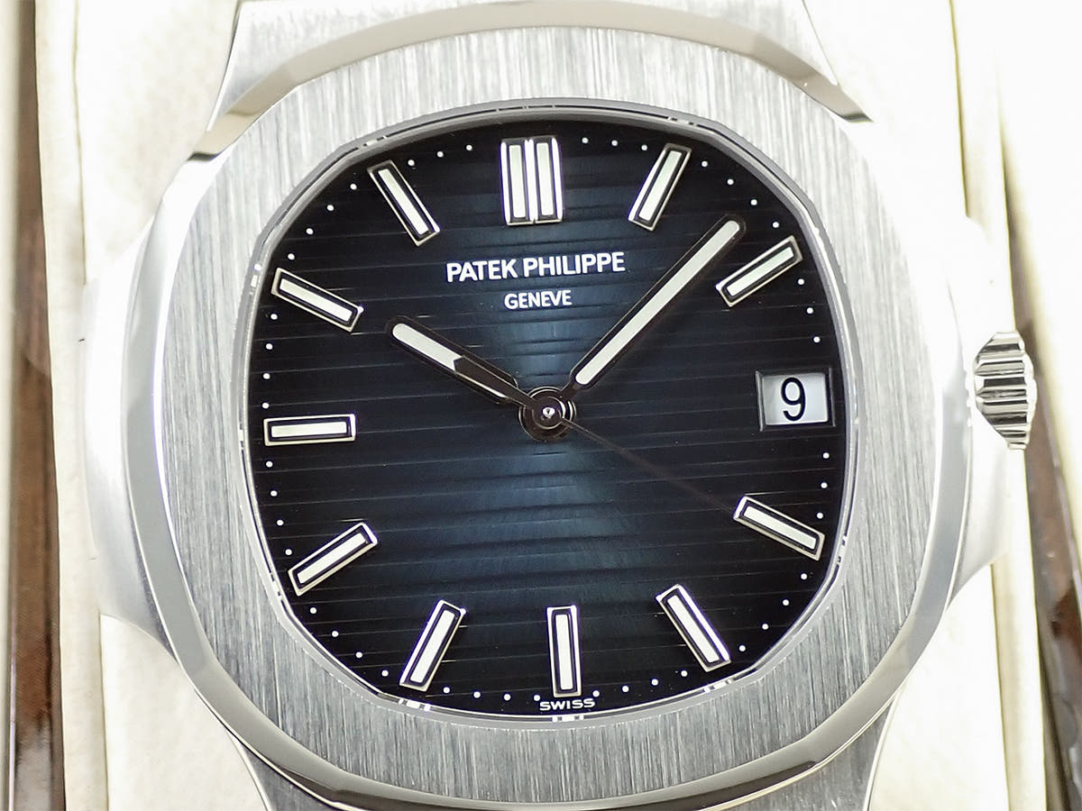 パテックフィリップ ノーチラス Ref.5711/1A-010 ブルー文字盤 中古 6X09YFVR