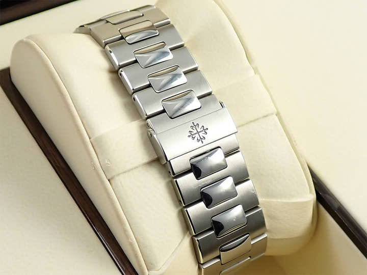 パテックフィリップ ノーチラス Ref.5711/1A-010 ステンレススチール ブルー文字盤
