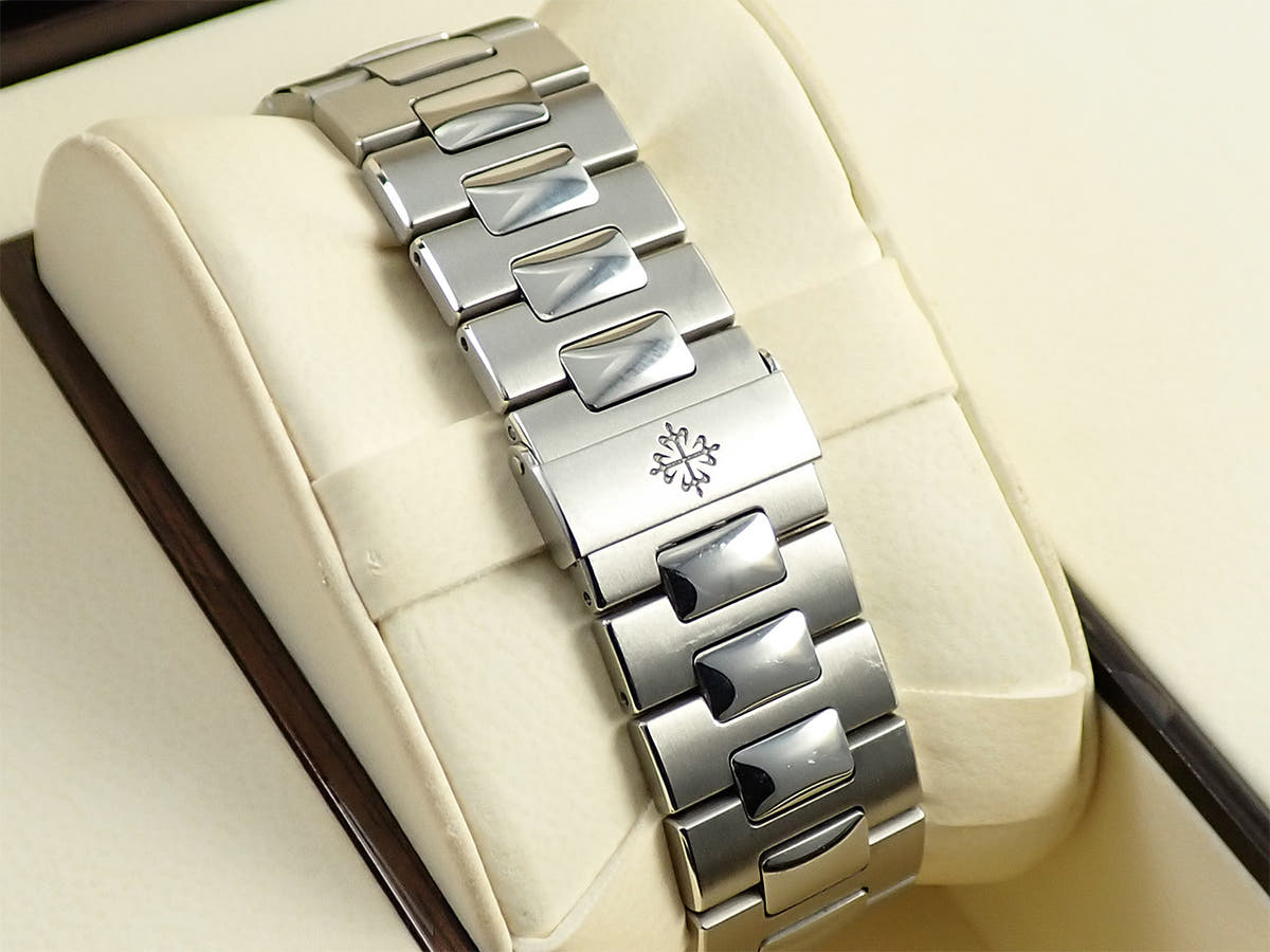 パテックフィリップ ノーチラス Ref.5711/1A-010 ブルー文字盤 中古 6X09YFVR