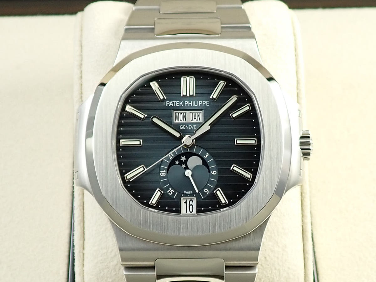 パテックフィリップ ノーチラス アニュアルカレンダー ムーンフェイズ Ref.5726/1A-014 ブルー、ブラックグラデーション文字盤 極美品 LJLZAM6X