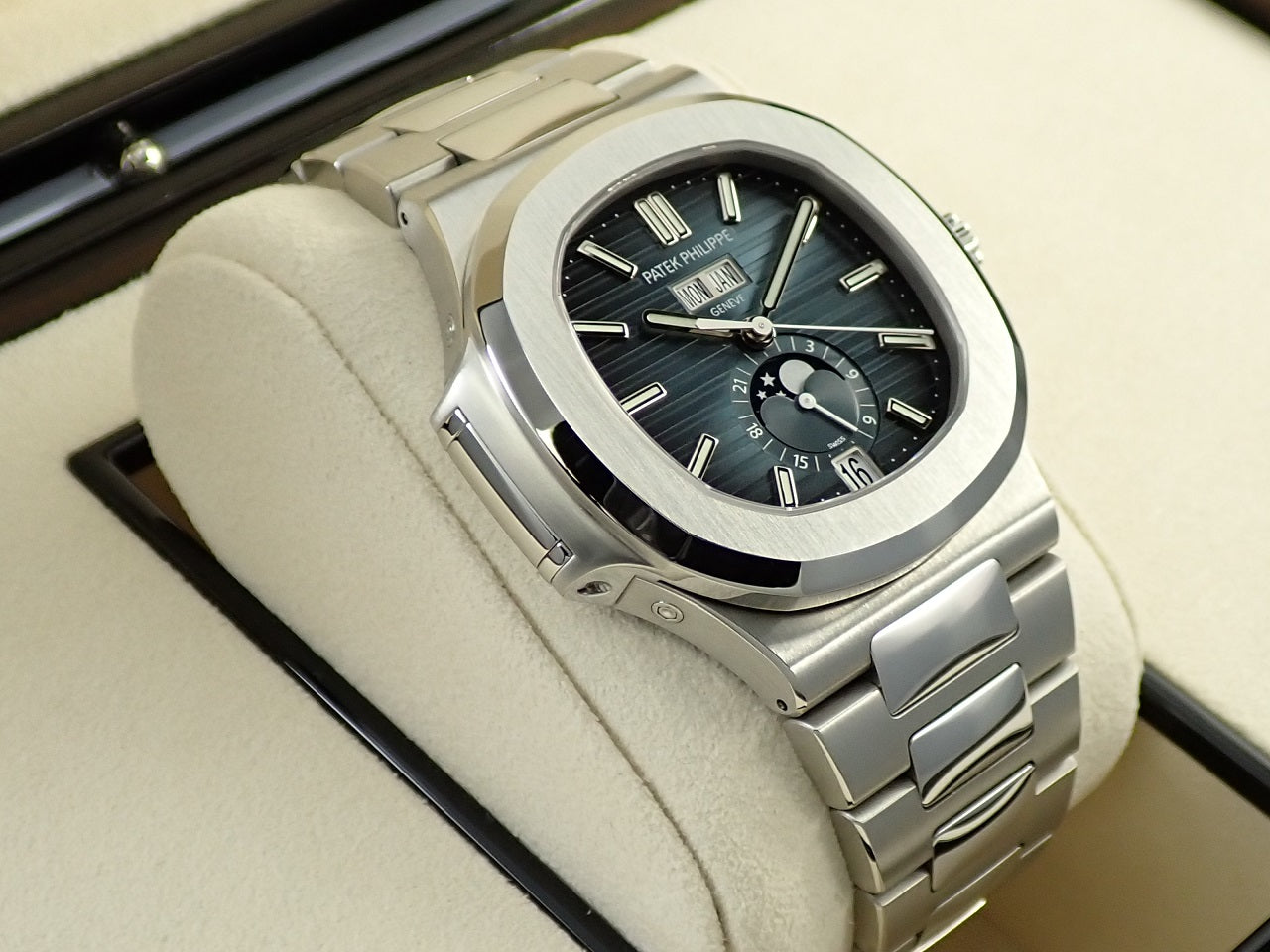 Patek Philippe Nautilus &lt;Warranty, Box, etc.&gt;