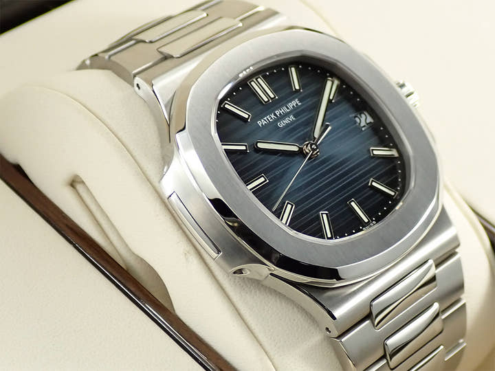 パテックフィリップ ノーチラス Ref.5711/1A-010 ステンレススチール ブルー文字盤