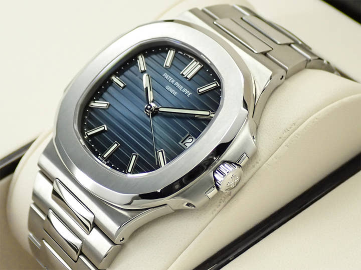 パテックフィリップ ノーチラス Ref.5711/1A-010 ステンレススチール ブルー文字盤