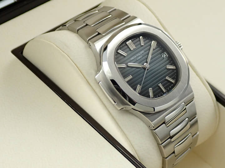 パテックフィリップ ノーチラス Ref.5800/1A-001 ステンレススチール ブルー文字盤