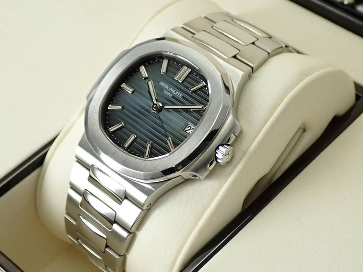 パテックフィリップ ノーチラス Ref.5800/1A-001 ステンレススチール ブルー文字盤