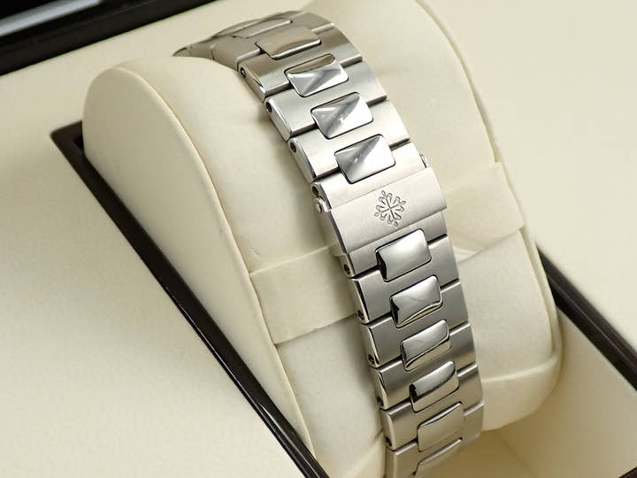 パテックフィリップ ノーチラス Ref.5800/1A-001 ステンレススチール ブルー文字盤