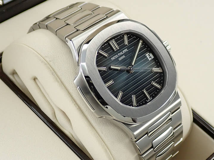 パテックフィリップ ノーチラス Ref.5711/1A-010 ステンレススチール ブルー文字盤