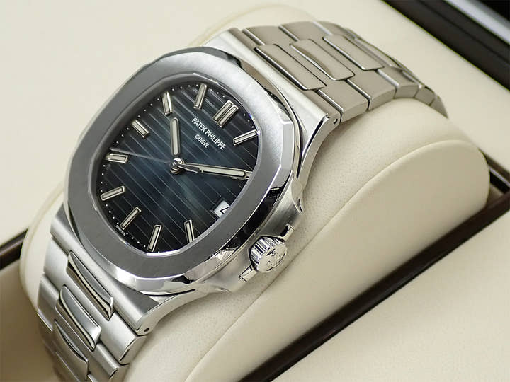 パテックフィリップ ノーチラス Ref.5711/1A-010 ステンレススチール ブルー文字盤